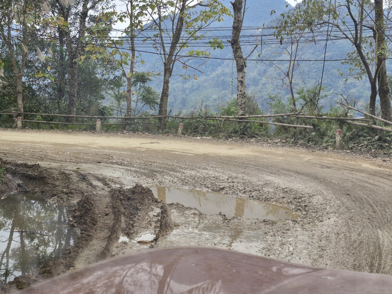 Bắc Kạn: Xuất hiện xe chở c&oacute; ngọn, hết hạn đăng kiểm phục vụ dự &aacute;n l&agrave;m đường- Ảnh 3.