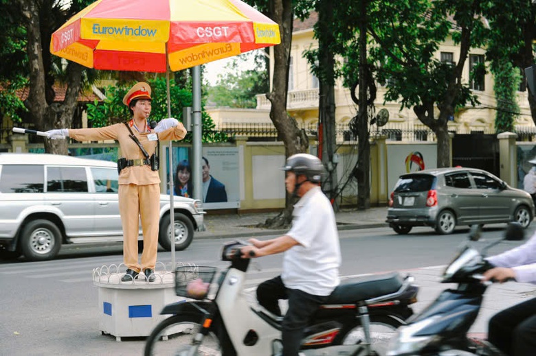 H&agrave; Nội n&ecirc;u 6 nhiệm vụ trọng t&acirc;m xo&aacute; "điểm đen" &ugrave;n tắc, ngăn ngừa TNGT- Ảnh 1.