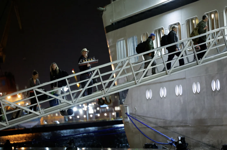 Tàu du lịch vòng quanh thế giới, giá 1 phòng 22 tỷ đồng chính thức khởi hành- Ảnh 2. Tàu du lịch vòng quanh thế giới, giá 1 phòng 22 tỷ đồng chính thức khởi hành- Ảnh 2.