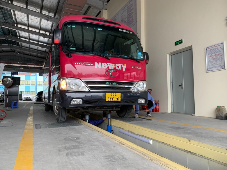 Xe kh&aacute;ch hỏng camera gi&aacute;m s&aacute;t l&aacute;i xe c&oacute; đạt đăng kiểm?- Ảnh 2.