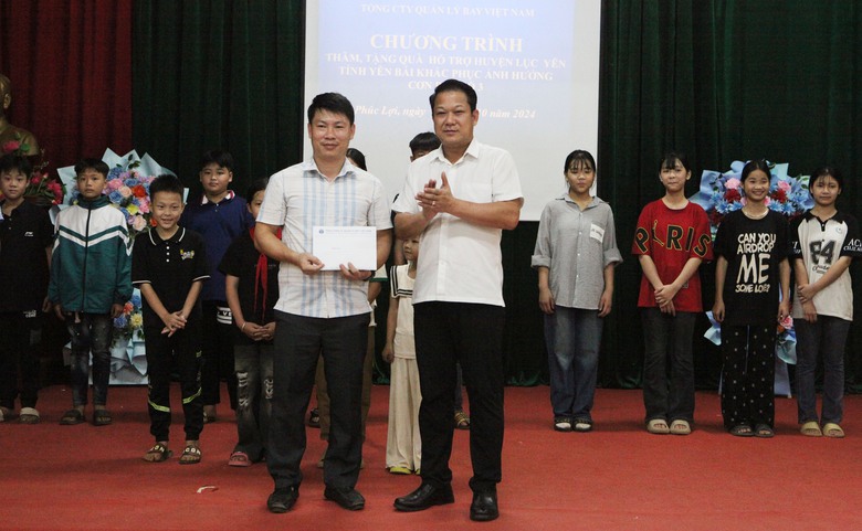 Tổng c&ocirc;ng ty Quản l&yacute; bay Việt Nam tặng hơn 1,3 tỷ đồng cho người d&acirc;n Y&ecirc;n B&aacute;i, Tuy&ecirc;n Quang- Ảnh 3.