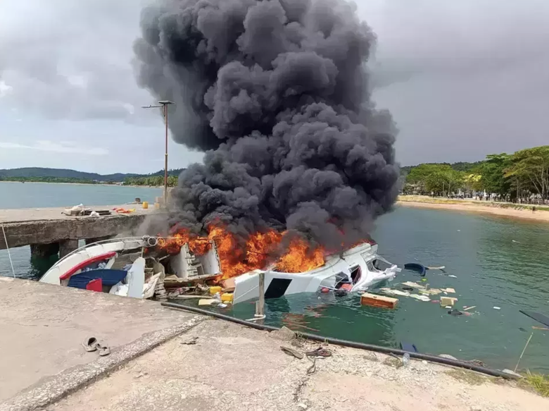 Indonesia: Thuyền cao tốc chở ứng vi&ecirc;n thống đốc tỉnh bốc ch&aacute;y, nhiều người thiệt mạng- Ảnh 1.