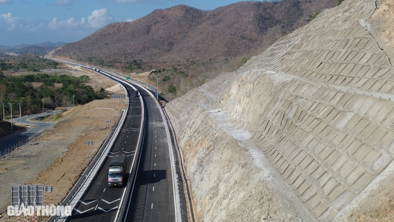 Sớm kh&eacute;p k&iacute;n đường gom d&acirc;n sinh cao tốc Cam L&acirc;m - Vĩnh Hảo- Ảnh 1.