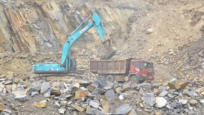 Lo chậm tiến độ cao tốc H&ograve;a Li&ecirc;n - T&uacute;y Loan do thiếu đ&aacute;, vướng mặt bằng- Ảnh 15.