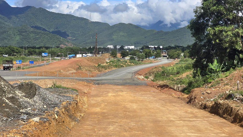 Lo chậm tiến độ cao tốc H&ograve;a Li&ecirc;n - T&uacute;y Loan do thiếu đ&aacute;, vướng mặt bằng- Ảnh 14.