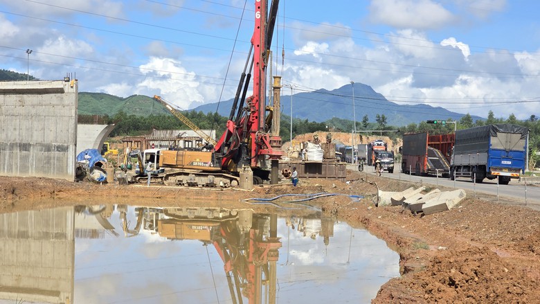 Lo chậm tiến độ cao tốc H&ograve;a Li&ecirc;n - T&uacute;y Loan do thiếu đ&aacute;, vướng mặt bằng- Ảnh 11.