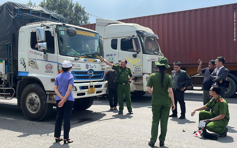 Dựng lại hiện trường vụ xe tải t&ocirc;ng chết người tr&ecirc;n QL51 x&ocirc;n xao dư luận