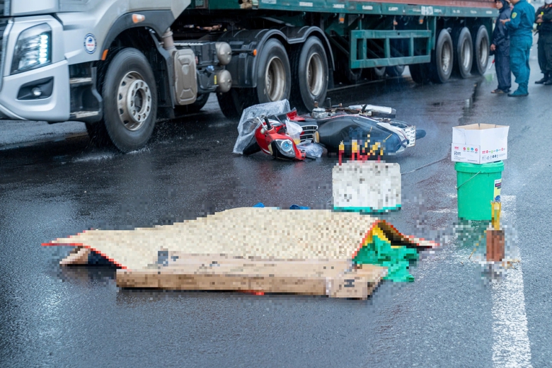 Khởi tố t&agrave;i xế xe đầu k&eacute;o t&ocirc;ng chết người đi xe m&aacute;y tr&ecirc;n quốc lộ 51- Ảnh 1.