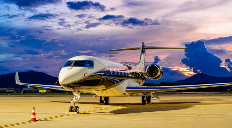 Cận cảnh loạt m&aacute;y bay si&ecirc;u sang chở 50 tỷ ph&uacute; thế giới vừa đ&aacute;p xuống s&acirc;n bay Đ&agrave; Nẵng- Ảnh 2.