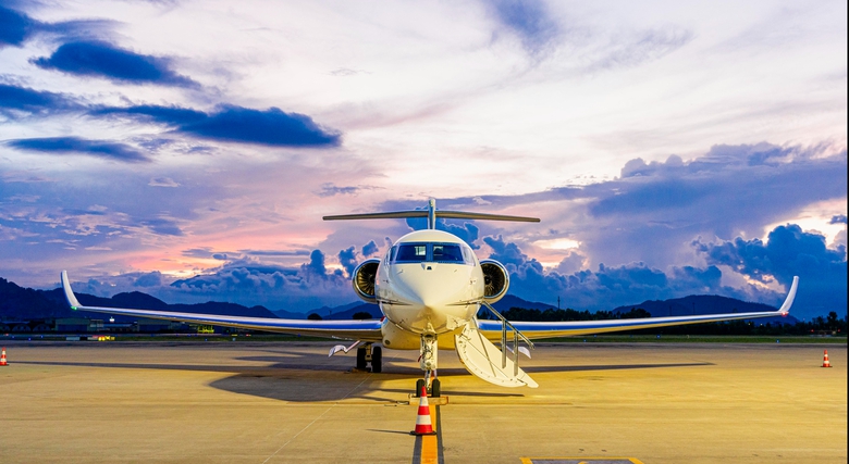 Cận cảnh loạt m&aacute;y bay si&ecirc;u sang chở 50 tỷ ph&uacute; thế giới vừa đ&aacute;p xuống s&acirc;n bay Đ&agrave; Nẵng- Ảnh 9.