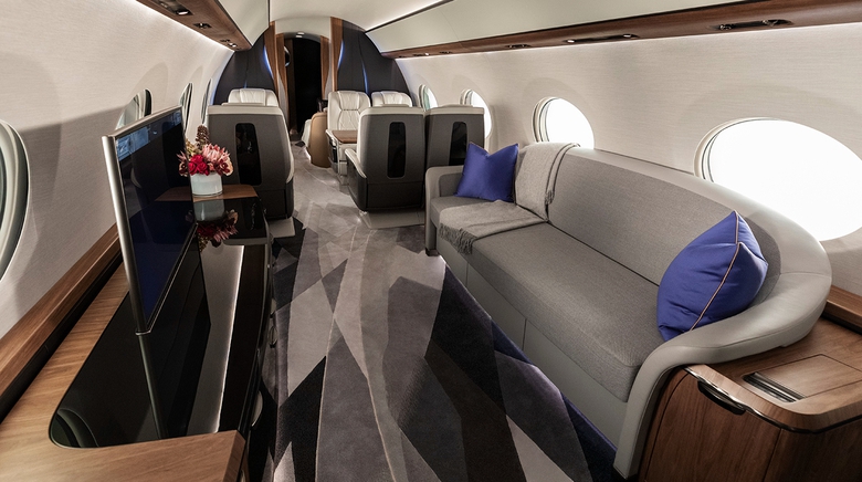 Cận cảnh loạt m&aacute;y bay si&ecirc;u sang chở 50 tỷ ph&uacute; thế giới vừa đ&aacute;p xuống s&acirc;n bay Đ&agrave; Nẵng- Ảnh 7.