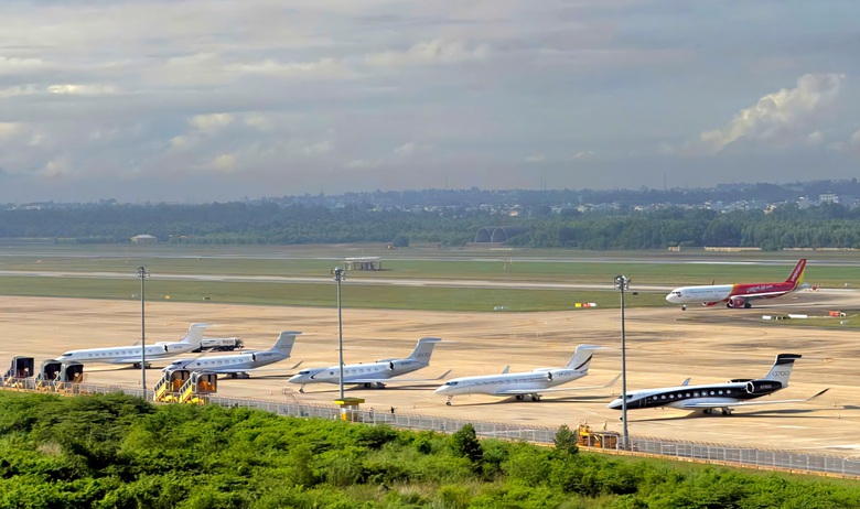 Cận cảnh loạt m&aacute;y bay si&ecirc;u sang chở 50 tỷ ph&uacute; thế giới vừa đ&aacute;p xuống s&acirc;n bay Đ&agrave; Nẵng- Ảnh 1.