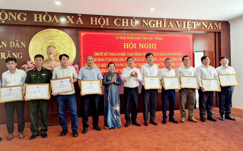 Sóc Trăng khen thưởng nhiều tập thể, cá nhân có thành tích trong thi công cao tốc- Ảnh 1. Sóc Trăng khen thưởng nhiều tập thể, cá nhân có thành tích trong thi công cao tốc- Ảnh 1.