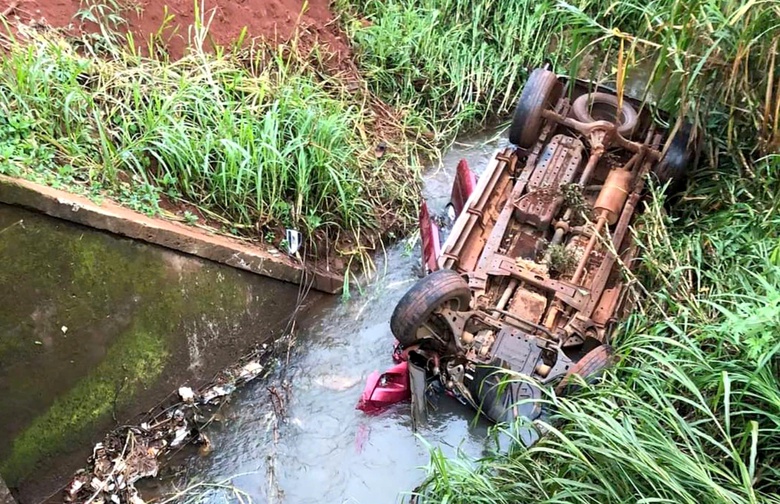 Xe b&aacute;n tải lật xuống mương khiến 3 người tử vong c&oacute; c&ograve;n hạn kiểm định?- Ảnh 1.