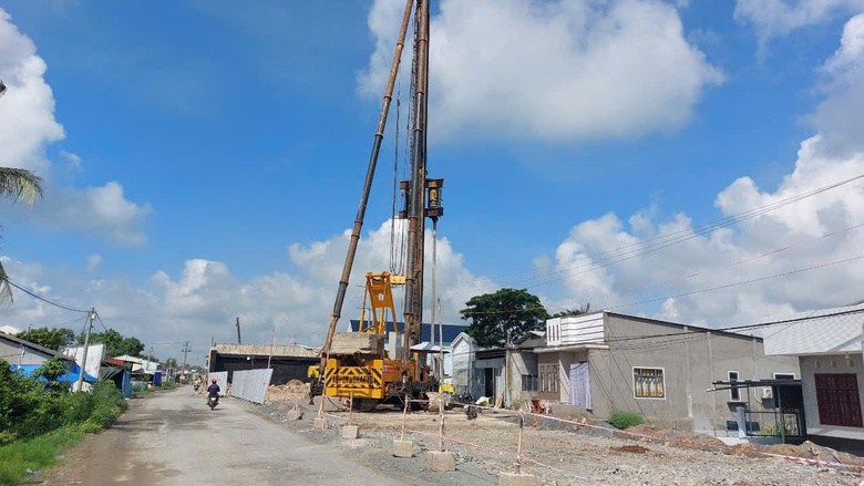 Sóc Trăng khen thưởng nhiều tập thể, cá nhân có thành tích trong thi công cao tốc- Ảnh 2. Sóc Trăng khen thưởng nhiều tập thể, cá nhân có thành tích trong thi công cao tốc- Ảnh 2.