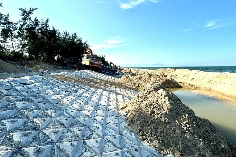 Quảng B&igrave;nh: Tuyến k&egrave; chắn biển bảo vệ người d&acirc;n đang được ho&agrave;n thiện- Ảnh 3.