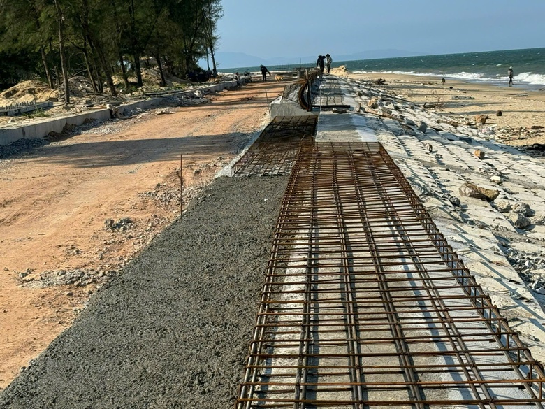 Quảng B&igrave;nh: Tuyến k&egrave; chắn biển bảo vệ người d&acirc;n đang được ho&agrave;n thiện- Ảnh 2.