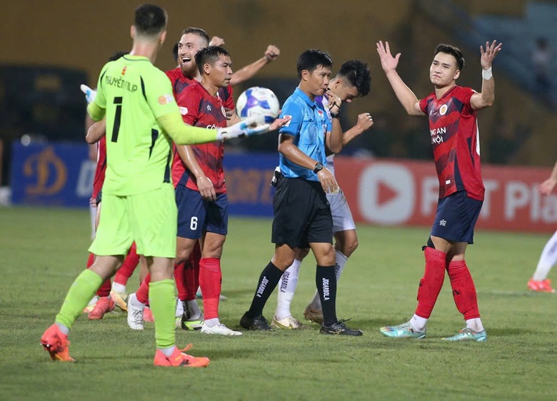 Tăng hơn 130 tỷ đồng, V-League lọt top 4 giải đấu đắt gi&aacute; nhất Đ&ocirc;ng Nam &Aacute;- Ảnh 1.