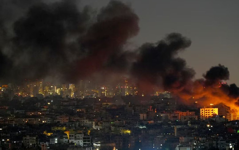 Israel đẩy mạnh tấn c&ocirc;ng &ldquo;huyết mạch&rdquo; t&agrave;i ch&iacute;nh của Hezbollah