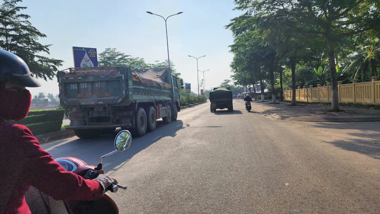 Quảng Ng&atilde;i bố tr&iacute; 4 khu vực tập kết &ocirc; t&ocirc;, chủ xe bớt loay hoay m&ugrave;a mưa lũ- Ảnh 3.