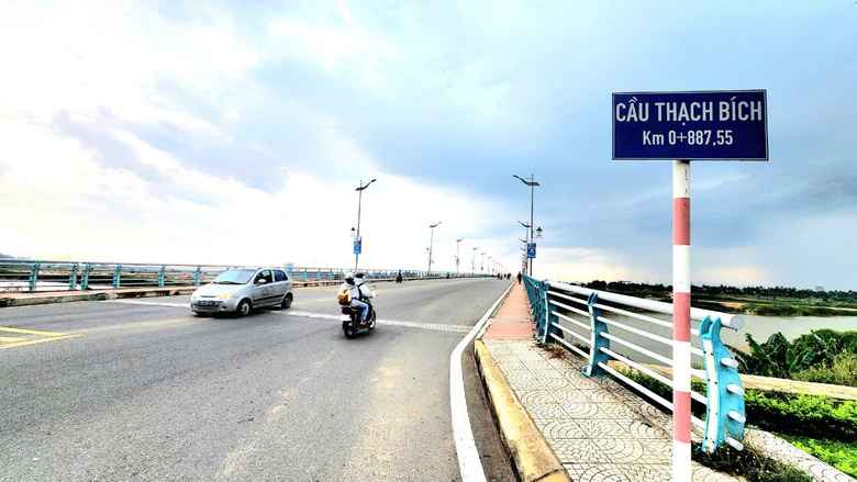 Quảng Ng&atilde;i bố tr&iacute; 4 khu vực tập kết &ocirc; t&ocirc;, chủ xe bớt loay hoay m&ugrave;a mưa lũ- Ảnh 2.