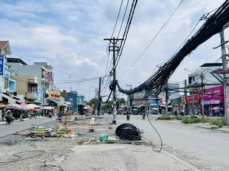 Ba dự &aacute;n ph&iacute;a T&acirc;y TP.HCM chậm tiến độ do vướng trụ điện, c&aacute;p viễn th&ocirc;ng- Ảnh 3.