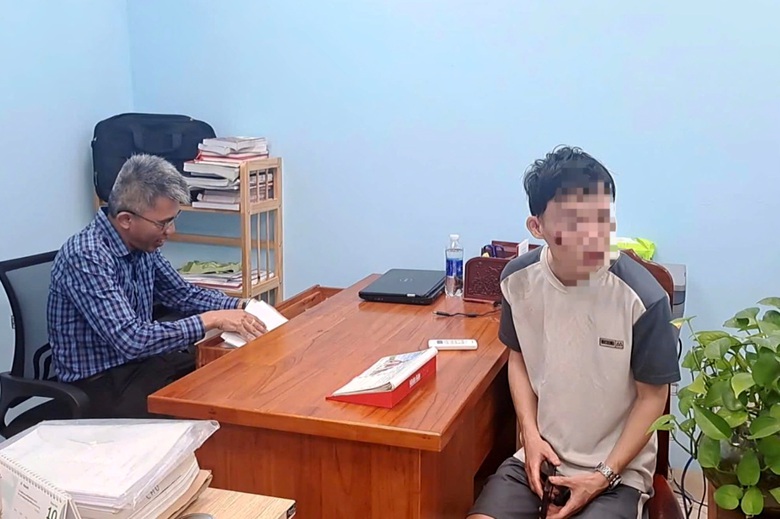 Tạm giữ thanh ni&ecirc;n vi phạm nồng độ cồn, t&ocirc;ng xe m&aacute;y khiến b&agrave; cụ h&ocirc;n m&ecirc;- Ảnh 1.