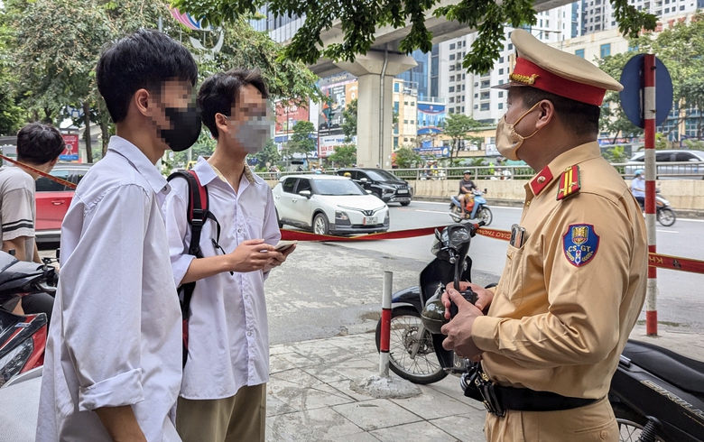 Tăng mức phạt để răn đe việc giao xe cho trẻ - Ảnh 1. Tăng mức phạt để răn đe việc giao xe cho trẻ - Ảnh 1.