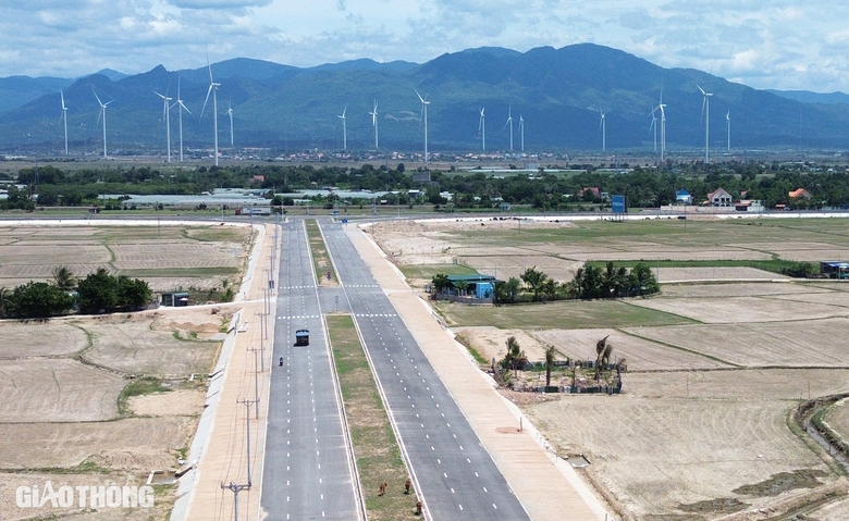 Đường nối QL1 ra biển Mũi Dinh ở Ninh Thuận sắp c&aacute;n đ&iacute;ch- Ảnh 1.