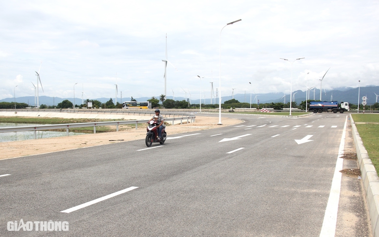 Đường nối QL1 ra biển Mũi Dinh ở Ninh Thuận sắp c&aacute;n đ&iacute;ch- Ảnh 2.