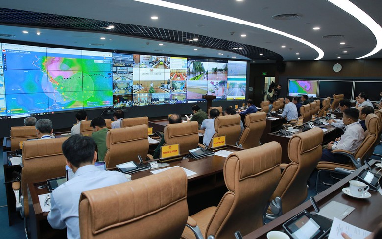 Ph&oacute; thủ tướng: Khẩn trương d&ugrave;ng flycam r&agrave; so&aacute;t ph&aacute;t hiện v&ugrave;ng nguy cơ sạt lở v&igrave; b&atilde;o Trami- Ảnh 3.