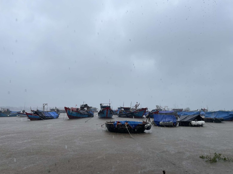 Quảng Trị: Mưa lớn g&acirc;y ngập lụt nhiều nơi, giao th&ocirc;ng &aacute;ch tắc- Ảnh 2.