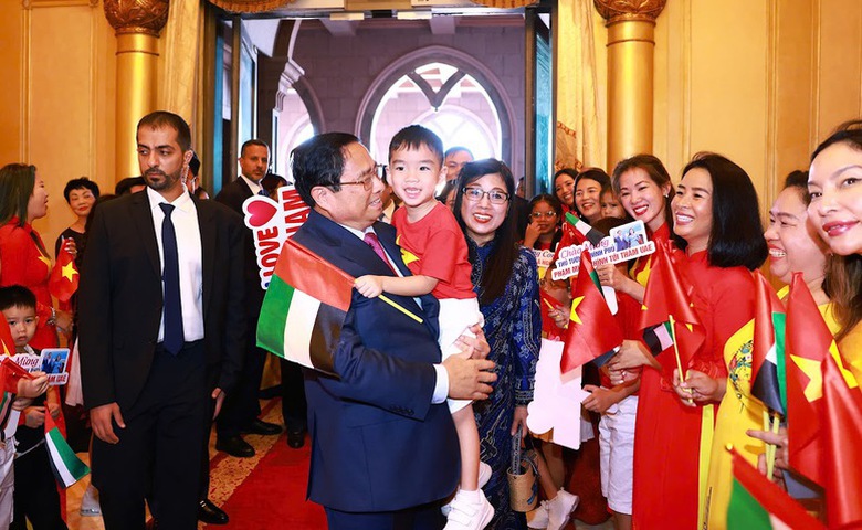 Thủ tướng đến Thủ đ&ocirc; Abu Dhabi, bắt đầu chuyến thăm ch&iacute;nh thức UAE- Ảnh 5.