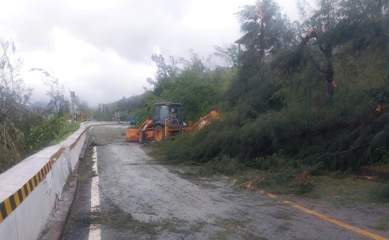 Bão Trà Mi suy yếu thành áp thấp nhiệt đới- Ảnh 5. Bão Trà Mi suy yếu thành áp thấp nhiệt đới- Ảnh 5.