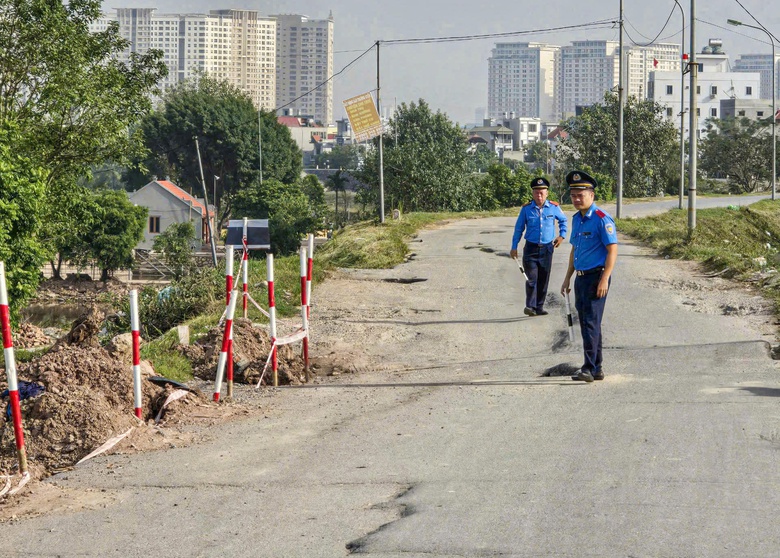 H&agrave; Nội: Hạn chế tối đa phương tiện qua đoạn sụt l&uacute;n tr&ecirc;n đ&ecirc; Y&ecirc;n Nghĩa- Ảnh 1.