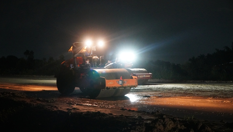 Xuy&ecirc;n đ&ecirc;m tr&ecirc;n c&ocirc;ng trường cao tốc Cao L&atilde;nh - An Hữu- Ảnh 3.