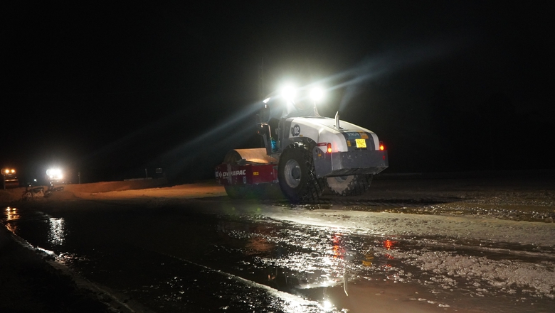 Xuy&ecirc;n đ&ecirc;m tr&ecirc;n c&ocirc;ng trường cao tốc Cao L&atilde;nh - An Hữu- Ảnh 4.