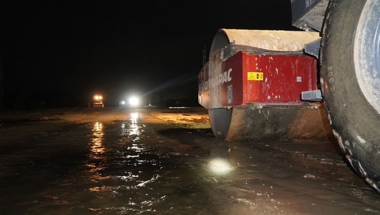 Xuy&ecirc;n đ&ecirc;m tr&ecirc;n c&ocirc;ng trường cao tốc Cao L&atilde;nh - An Hữu- Ảnh 5.