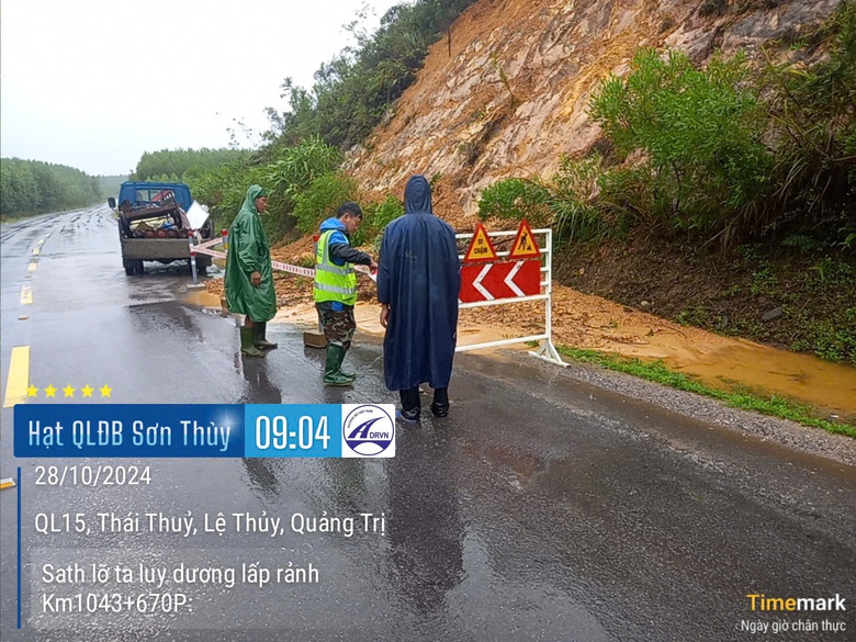 Quốc lộ 1A qua Quảng B&igrave;nh ngập s&acirc;u, giao th&ocirc;ng chia cắt- Ảnh 2.