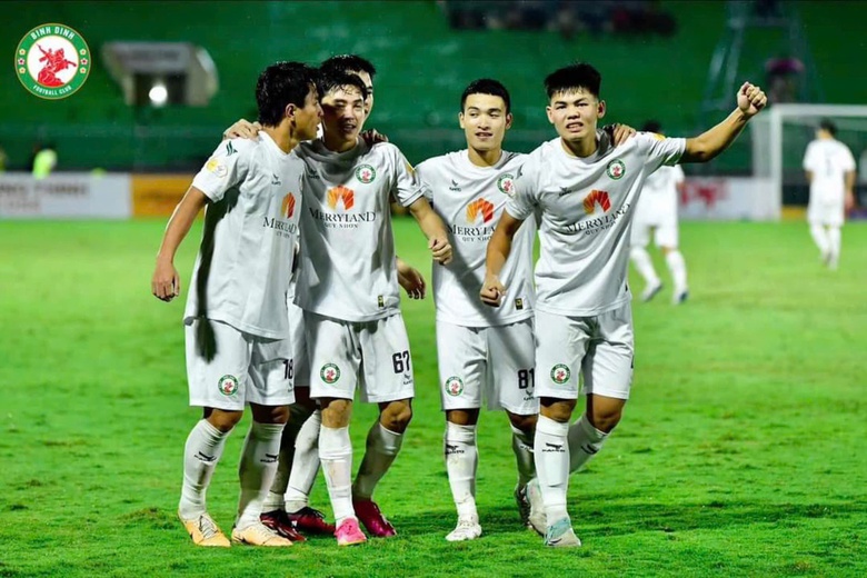 B&aacute;n cả đội h&igrave;nh sau một m&ugrave;a, &aacute; qu&acirc;n V-League nhận c&aacute;i kết đắng- Ảnh 1.