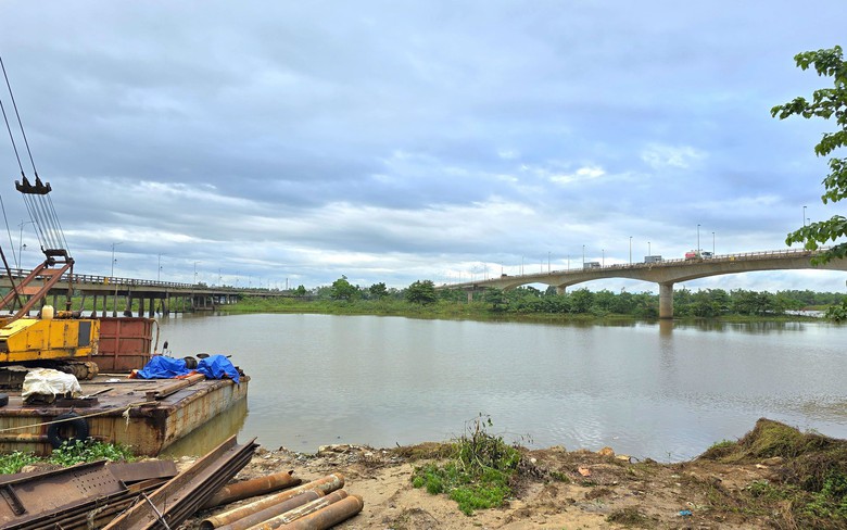 Hai cầu C&acirc;u L&acirc;u sửa chữa c&ugrave;ng l&uacute;c, &ocirc; t&ocirc; di chuyển tr&ecirc;n QL1A Quảng Nam thế n&agrave;o?