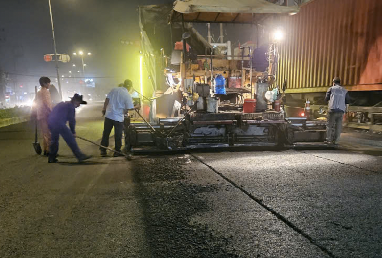 Lắp dải ph&acirc;n c&aacute;ch cứng chia l&agrave;n &ocirc; t&ocirc;, xe m&aacute;y tại điểm đen TNGT tr&ecirc;n QL51- Ảnh 2.