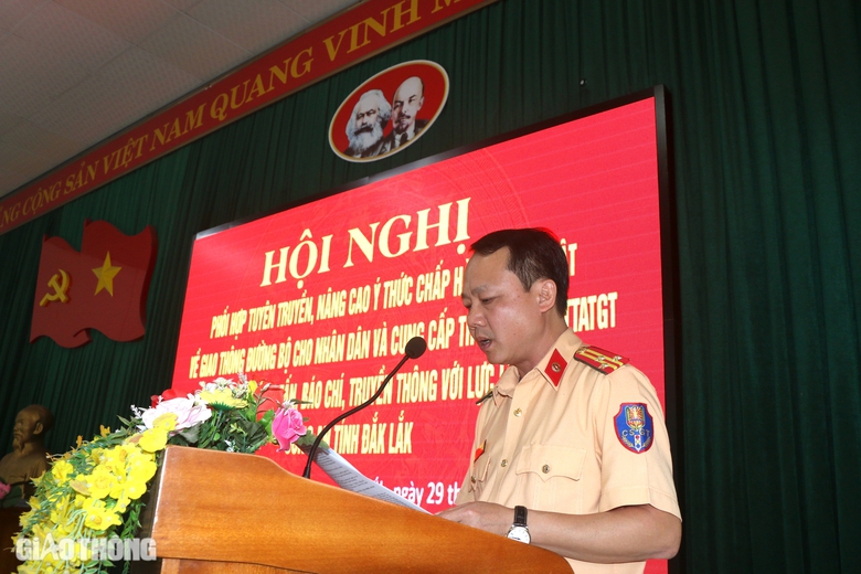 C&ocirc;ng an Đắk Lắk t&igrave;m giải ph&aacute;p k&eacute;o giảm tai nạn giao th&ocirc;ng bền vững- Ảnh 2.