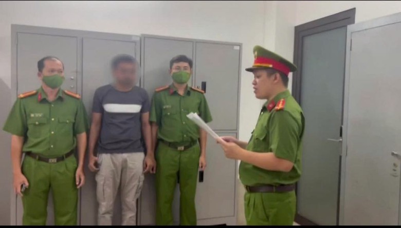 Thu giữ hơn 700 vi&ecirc;n kim cương tại s&acirc;n bay T&acirc;n Sơn Nhất- Ảnh 3.