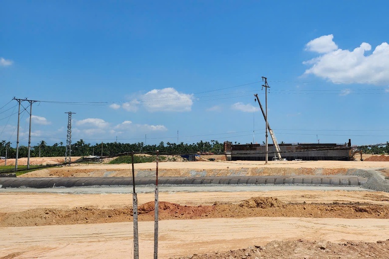 Rốt r&aacute;o gỡ vướng mắc mặt bằng cao tốc qua Quảng Ng&atilde;i- Ảnh 2.