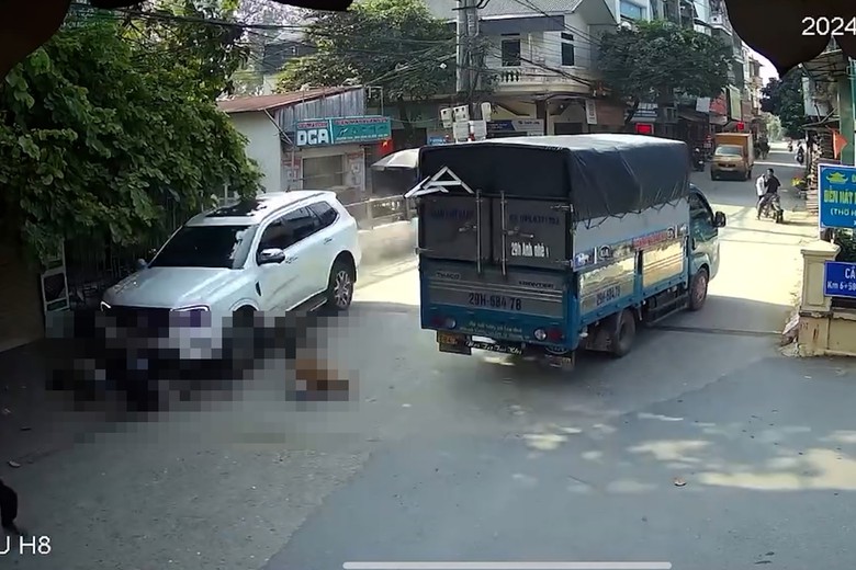 H&agrave; Nội: &Ocirc; t&ocirc; đ&acirc;m v&agrave;o đo&agrave;n người đi đ&aacute;m ma, 4 người thương vong- Ảnh 1.