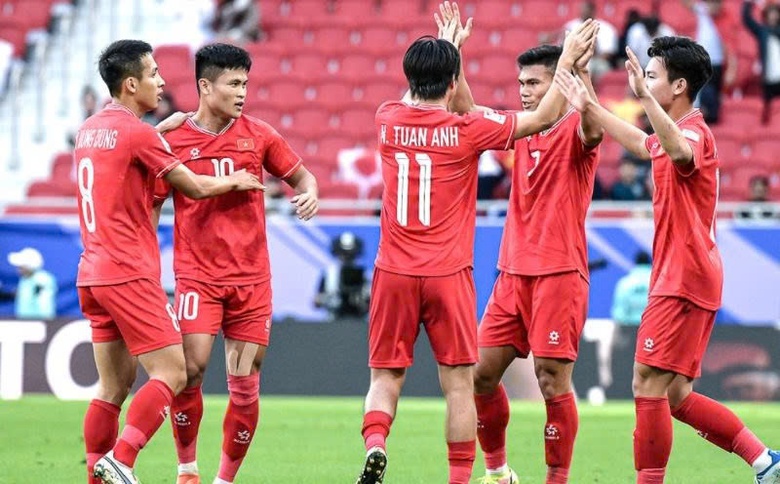 Việt Nam "sạch b&oacute;ng" trong top 10 cầu thủ đắt gi&aacute; nhất Đ&ocirc;ng Nam &Aacute;- Ảnh 1.