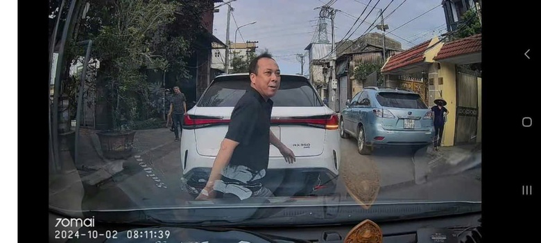 Công an vào cuộc vụ tài xế bị chặn đường, hành hung tại Bắc Ninh- Ảnh 3. Công an vào cuộc vụ tài xế bị chặn đường, hành hung tại Bắc Ninh- Ảnh 3.