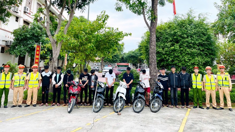 Bắt nhóm thanh, thiếu niên đi xe không biển, mang hung khí chém người đi đường- Ảnh 1. Bắt nhóm thanh, thiếu niên đi xe không biển, mang hung khí chém người đi đường- Ảnh 1.