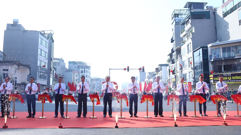 H&agrave; Nội th&ocirc;ng xe tuyến đường 1.200 tỷ sau 6 năm thi c&ocirc;ng- Ảnh 1.